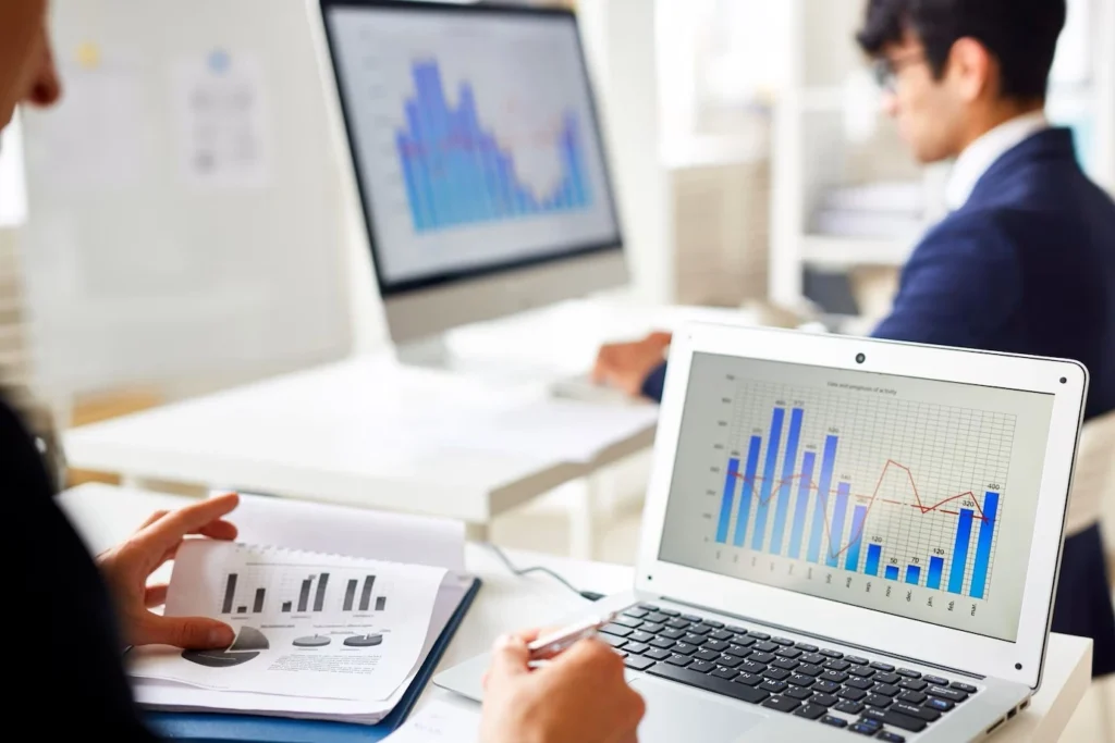Social Media Advertising vs. Organic: Where Should You Invest for Maximum Impact? 2 Social media Marketing Analytics